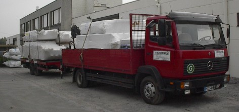 Häuser werden im Werk verladen